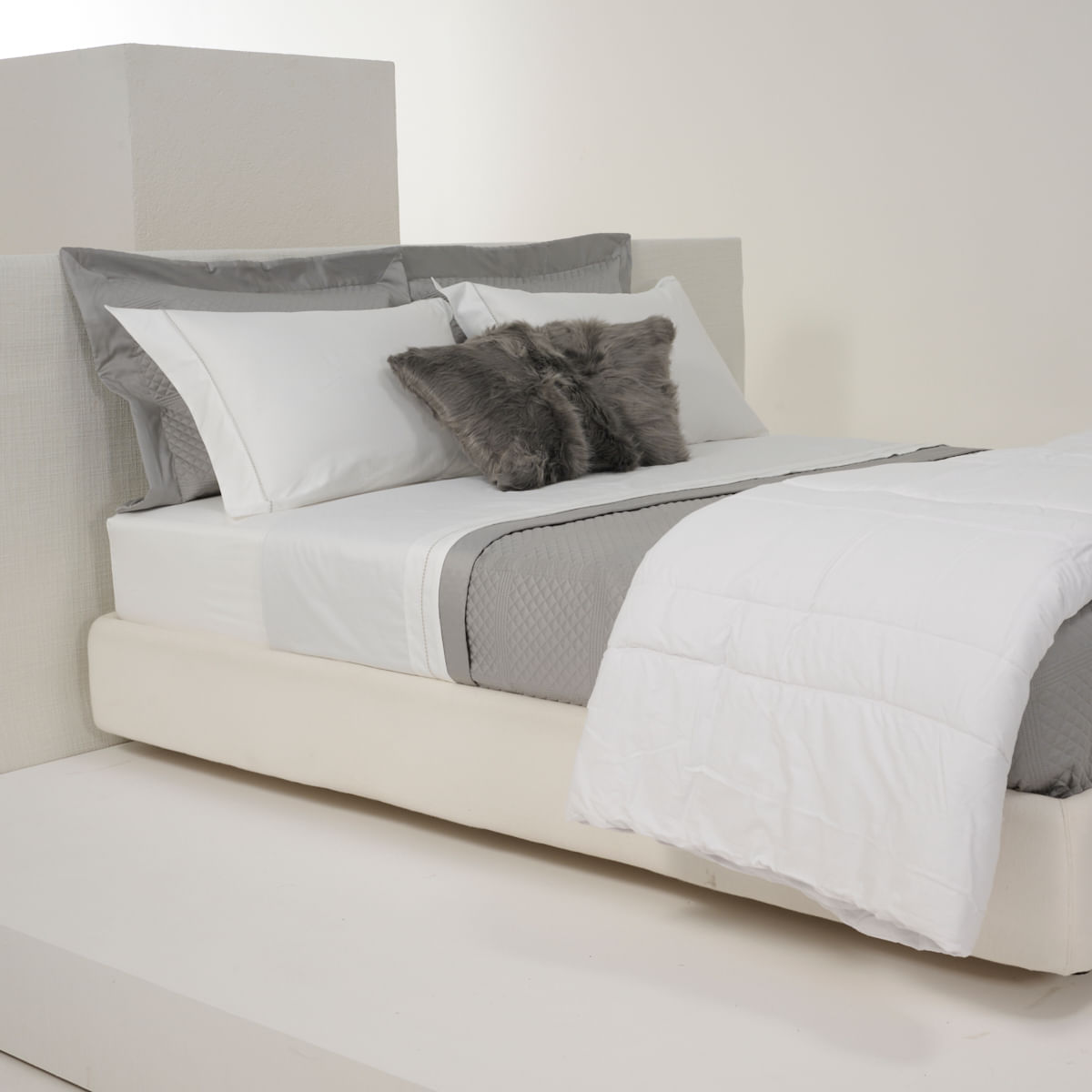 07 03 0166 Edredom de Flanela Trevita Branco 002